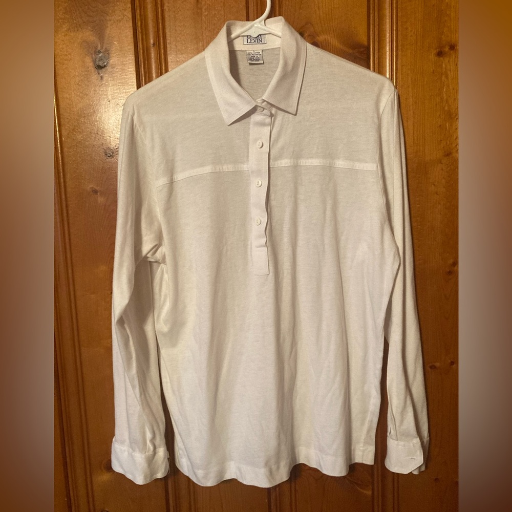 Says size Large but fits like a Medium Men’s LEON LEVIN shirt